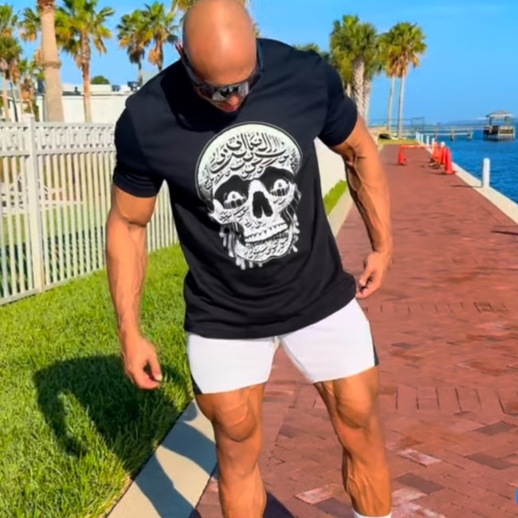 Regular size printed T-shirt Black - Picture 1 of 3